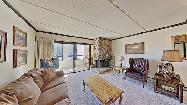 Condo, 2 Bedrooms | Living room - Comfortable Cozy 2 Bedroom Condo with Loft! (Mammoth Lakes)