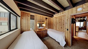 Condo, 4 habitaciones | 4 habitaciones, espacio para trabajar con laptop y wifi gratis 