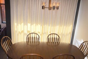 Appartement, 2 slaapkamers | Privékeuken | Een koelkast, een oven, een koffiezetapparaat/waterkoker