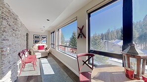Living room - Spacious 2 BR Units at 1849 Condos with FREE Pool, Parking & Wifi (Mammoth Lakes)