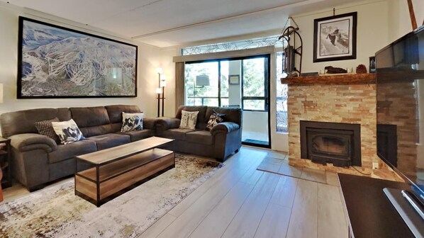 Condo, 2 Bedrooms | Living area