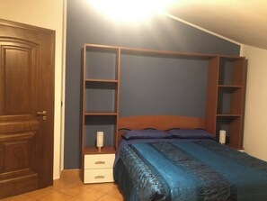 2 bedrooms, iron/ironing board, rollaway beds, free WiFi