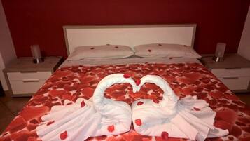 Appartamento Basic, 2 camere da letto, vista resort | 2 camere, ferro/asse da stiro, letti aggiuntivi (a pagamento)