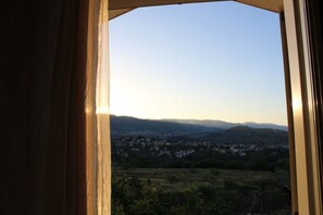 Standaard appartement, Meerdere bedden, uitzicht op bergen | Uitzicht vanuit de kamer