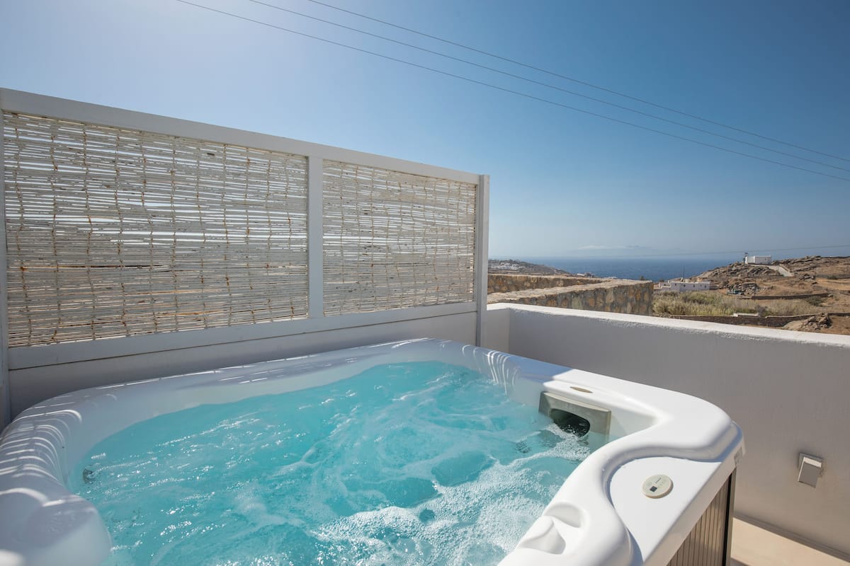 Dobbeltrom – classic, sjøutsikt (1st Floor with outdoor jacuzzi) | Boblebad
