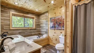 Chalet rustique, 4 chambres | Salle de bain | Séchoir à cheveux, serviettes fournies