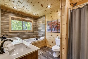 Cabin, 4 Bedrooms | Bathroom | Hair dryer, towels