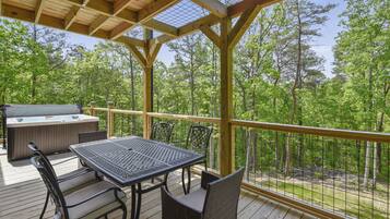 Cabin, 4 Bedrooms | Balcony