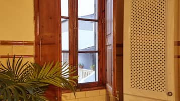 Studio dành cho gia đình, quang cảnh sân vườn | Phòng tắm | Khăn tắm