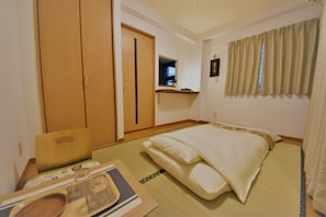1 bedroom, minibar, individually decorated, laptop workspace - Ukishima Inn (Naha)