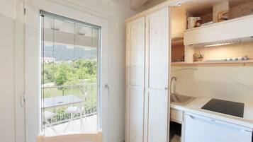 Appartamento Superior, 1 letto queen con divano letto, vista montagna | Angolo cottura privato | Frigorifero, piano cottura, macchina per tè/caffè, bollitore elettrico