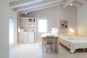Deluxe Apartment, 1 Queen Bed with Sofa bed, Mountain View | 1 bedroom, individually decorated, individually furnished, desk - Residence Gonda&Giuliano (Borso del Grappa)