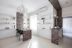Apartment, 1 Bedroom | In-room dining