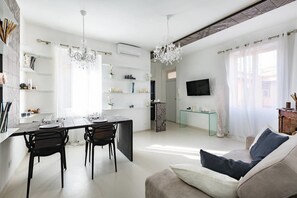 Apartment, 1 Bedroom | Living room | 32-inch flat-screen TV with digital channels, TV - The Royal Crown (Rome)