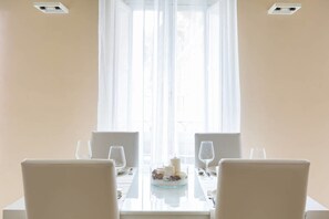Apartment, 1 Bedroom | In-room dining - Piazza del Popolo Suite (Rome)