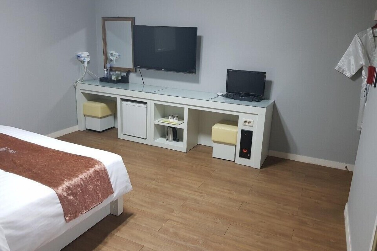 Basic-Zimmer, 1 King-Bett