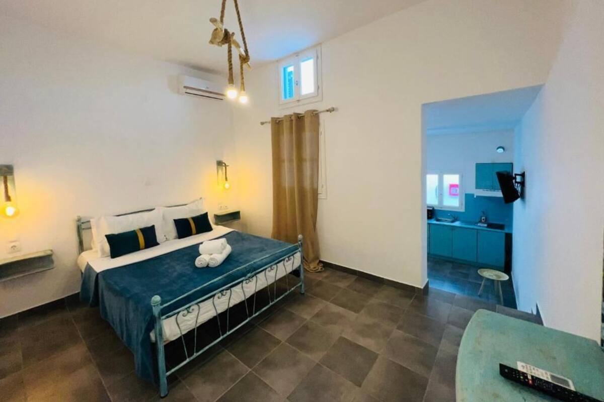 Premium bedding, blackout curtains, iron/ironing board (on request)