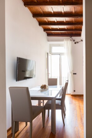 In-room dining - The Hide Trastevere (Rome)