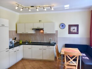 Classic Apartment, 2 Bedrooms | Private kitchen