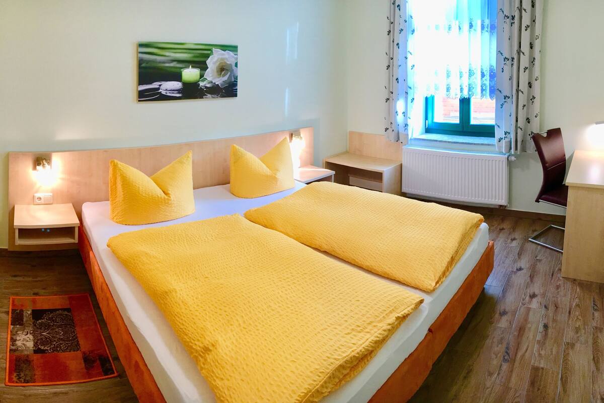 Comfort Apartment | Hypo-allergenic bedding available, desk, soundproofing