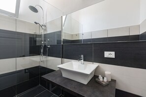 Bathroom - The Imperial Suite (Rome)