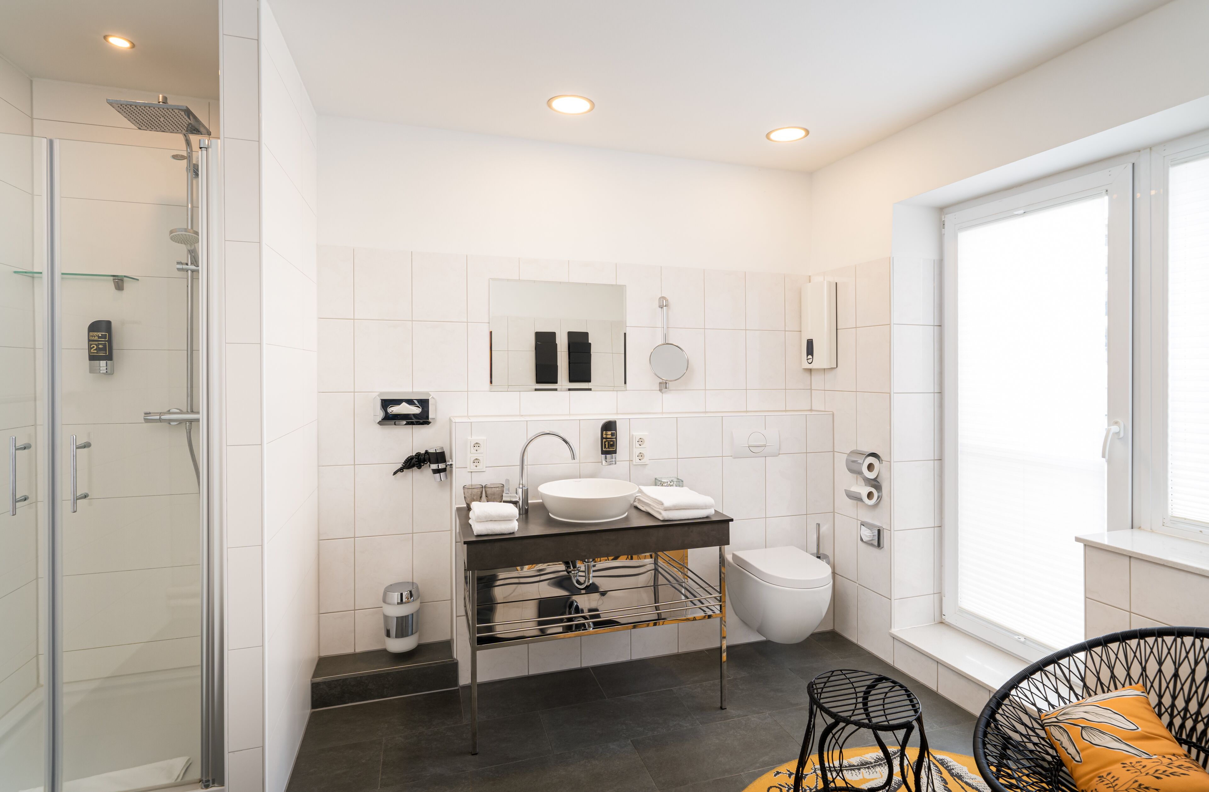 junior suite | bathroom | shower, hydromassage showerhead, free toiletries, hair dryer