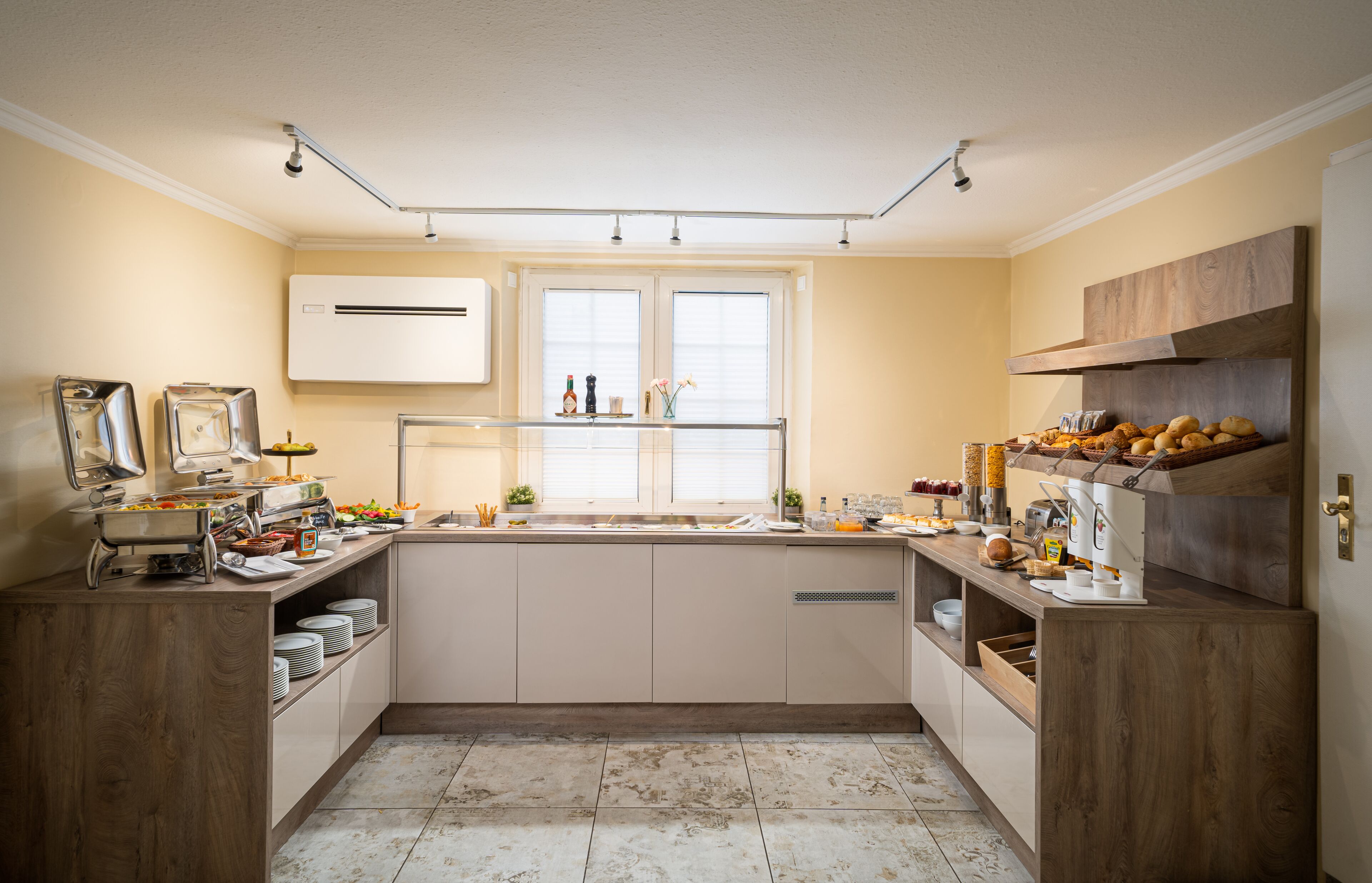 daily buffet breakfast (eur 17 per person)