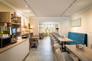 Frühstücksbuffet unter der Woche (17 EUR pro Person)