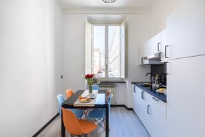 A World Aparts - 32 Modena ( Via Modena 32 ) | Private kitchen | Stovetop, cookware/dishes/utensils - World Aparts - Monti / Via Nazionale – Esquilino Apartments (Rome)