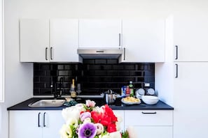 A World Aparts - 32 Modena ( Via Modena 32 ) | Cuisine privée | Surface de cuisson, vaisselle et ustensiles