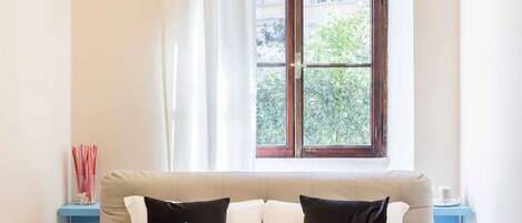 A World Aparts - 40 Sforza ( Via Sforza 40 ) | 1 habitación, escritorio y espacio para trabajar con laptop