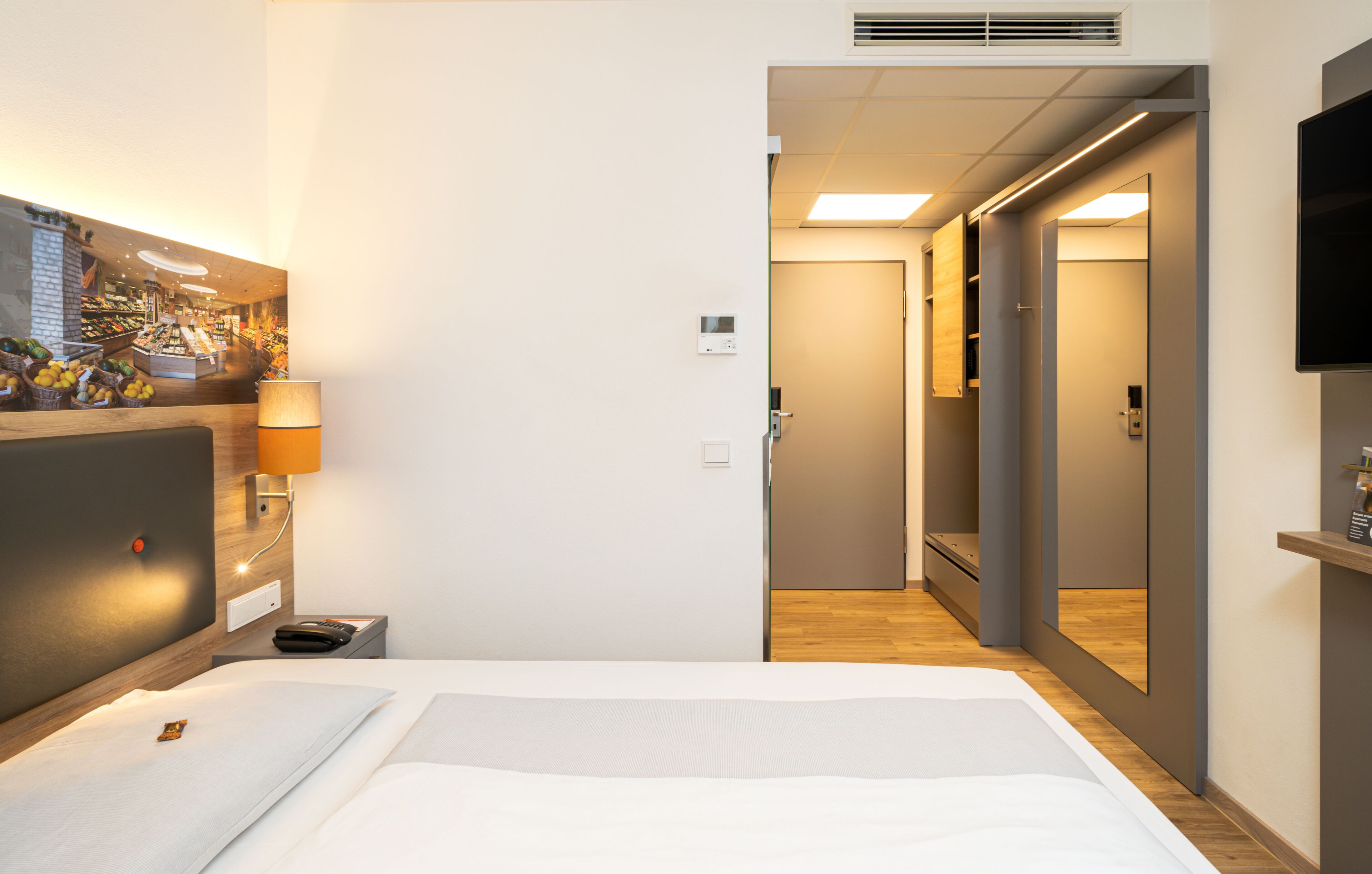 single room | 1 bedroom, desk, free wifi, bed sheets