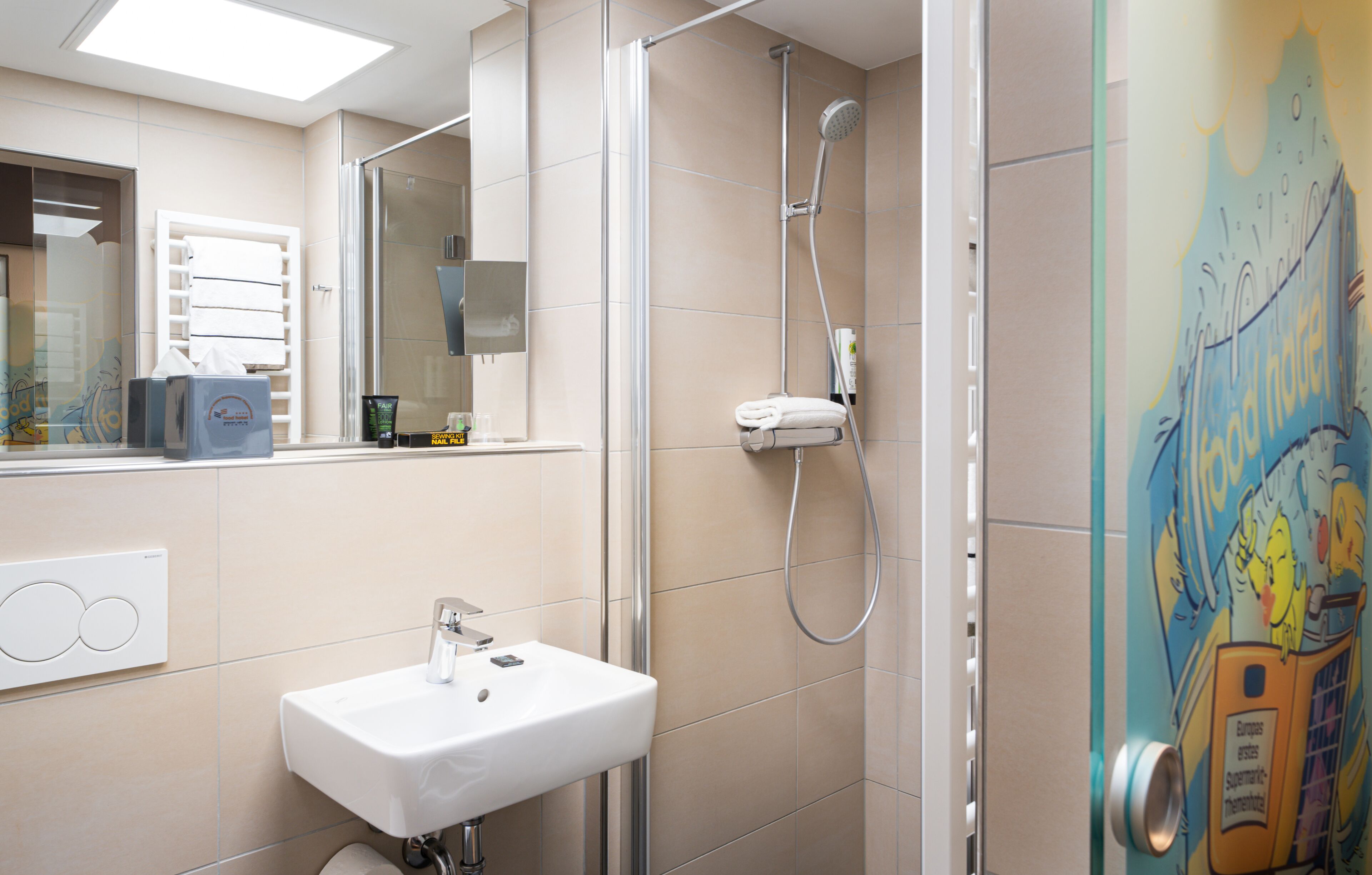 single room | bathroom | towels