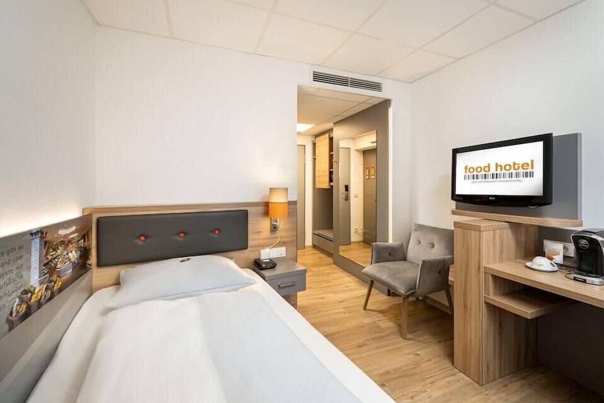 Desk, free WiFi, bed sheets