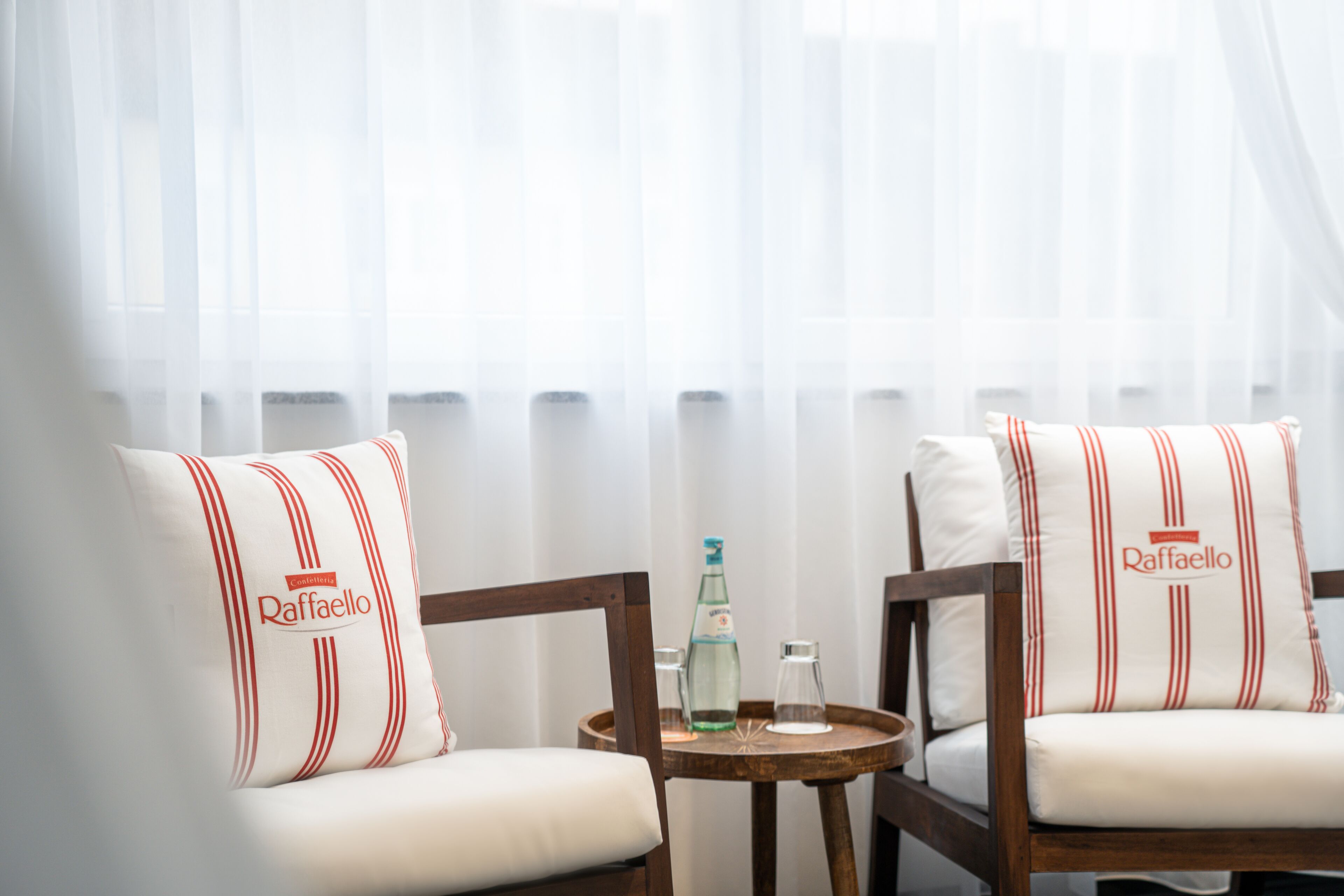 standard double room (herzhaft) | living area | flat-screen tv