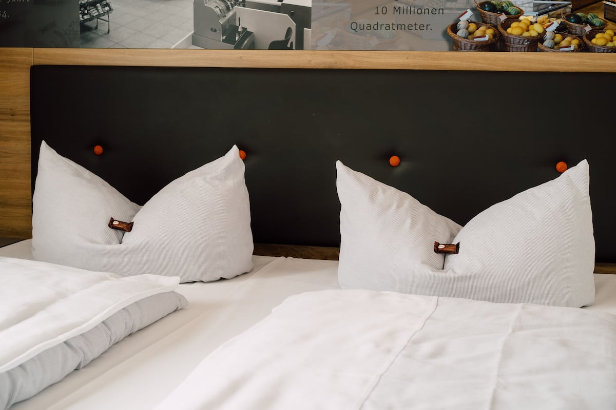 standard double room (non-food) | 1 bedroom, desk, free wifi, bed sheets