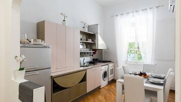 Departamento, 3 habitaciones | Cocina privada | Utensilios de cocina