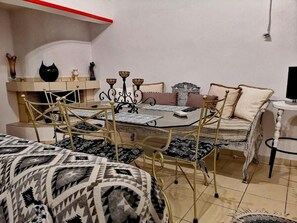 Flat-screen TV - Thira Santorini (Santorini)