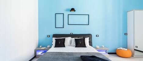 Apartment, 3 Bedrooms | 3 bedrooms, individually furnished, desk, laptop workspace