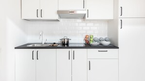 Apartment, 3 Bedrooms | Private kitchen | Electric kettle, cookware/dishes/utensils - A World Aparts 40 Sforza (Rome)