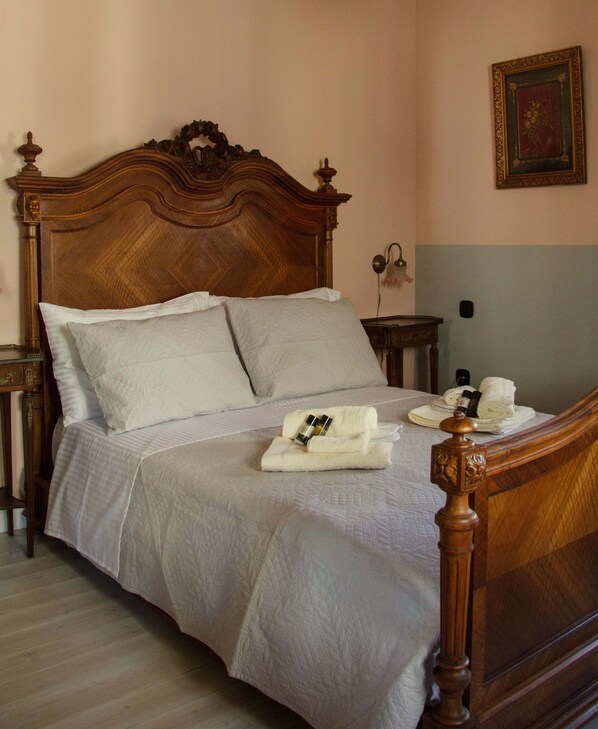Romantic Apartment, City View (Mio Amore) | Egyptian cotton sheets, premium bedding, down comforters, pillowtop beds - Caro Segreto Corfu (Corfu)