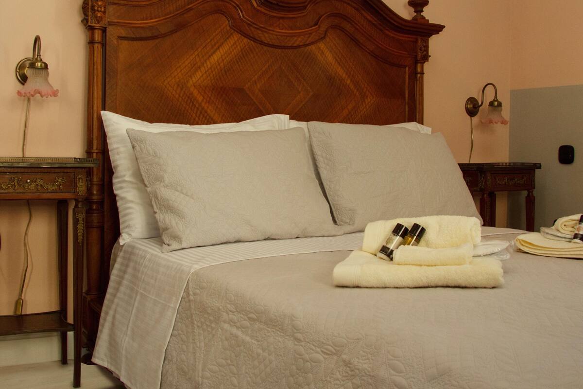 Egyptian cotton sheets, premium bedding, down duvets, pillow-top beds