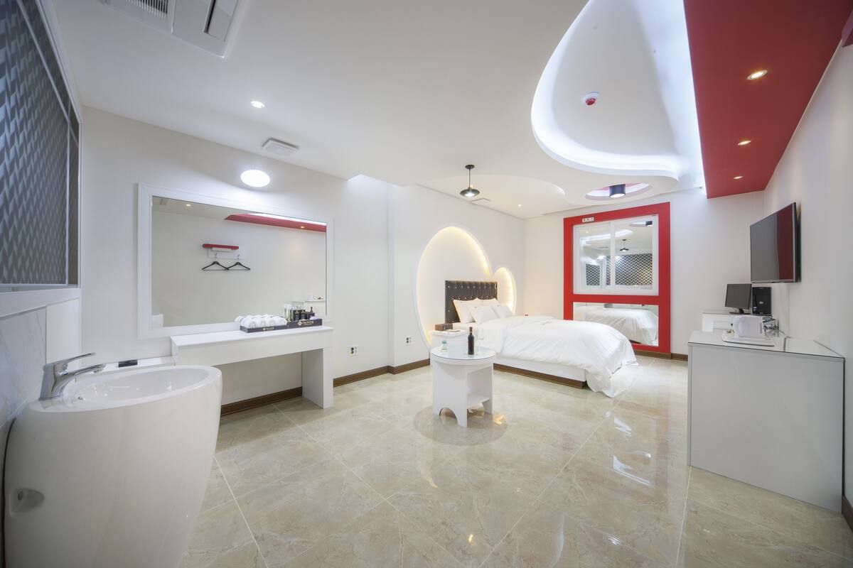 Standard Room (3F) | Blackout drapes, soundproofing, WiFi (free)