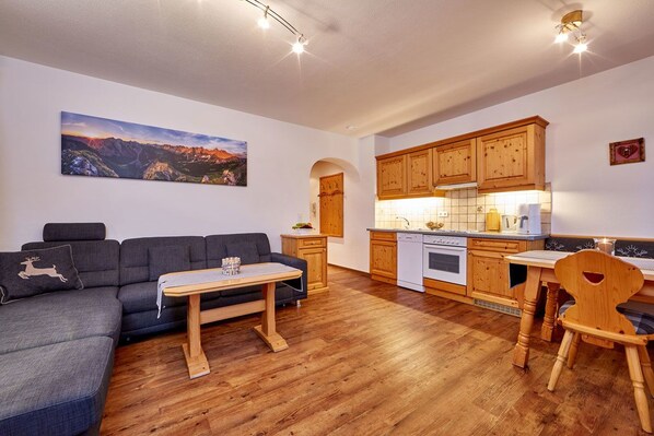 Apartment, 1 Bedroom, Balcony (Fewo 2) | Living area | Flat-screen TV