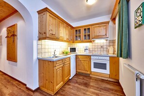 Apartment, 1 Bedroom, Balcony (Fewo 3) | Private kitchen | Fridge, oven, stovetop, dishwasher