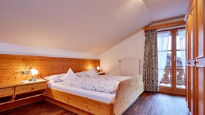 Free WiFi, bed sheets - Gästehaus Anneliese (Wallgau)