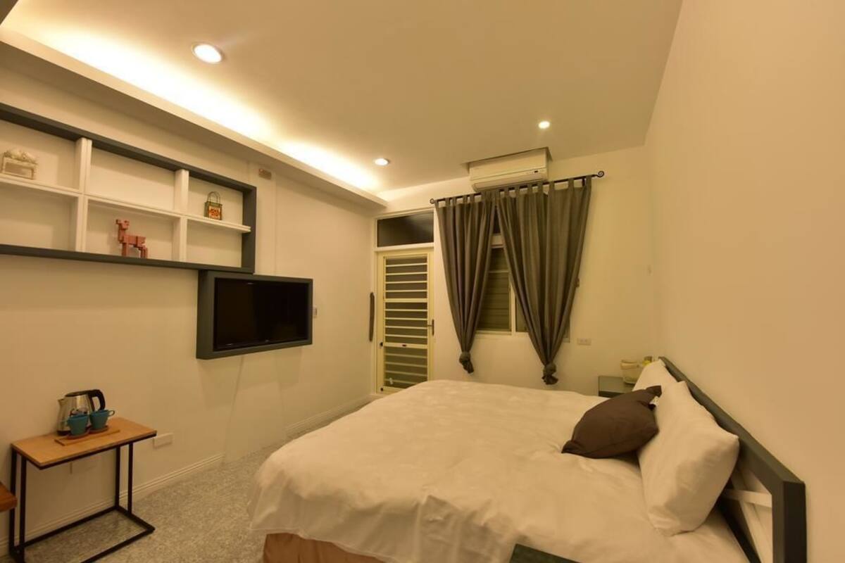 Standard-Doppelzimmer, 1 Doppelbett | Schreibtisch, schallisolierte Zimmer, Bügeleisen/Bügelbrett
