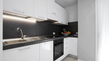 Deluxe-Apartment, Mehrere Betten, Strandblick (New York) | Eigene Küche | Kühlschrank, Mikrowelle, Ofen, Herdplatte