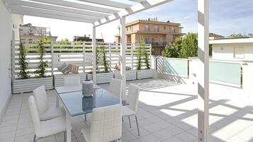 Deluxe-Apartment, Mehrere Betten, Strandblick (New York) | Wohnbereich