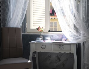 Chambre Confort | Salle de séjour | Télévision LED